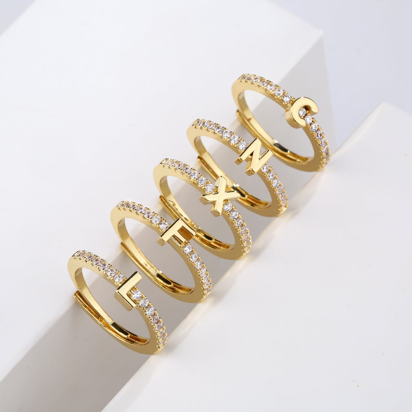 Anello lettera strass