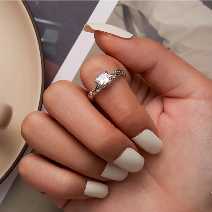 Anello zircone cuore