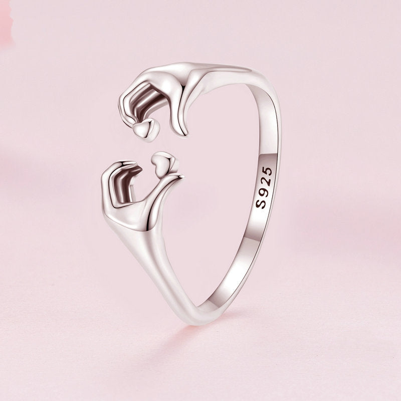 Anello mani che formano cuore