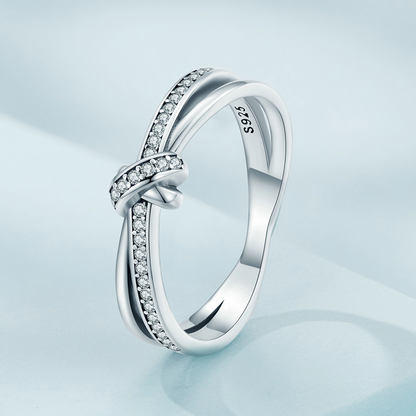 Anello nodo zirconi