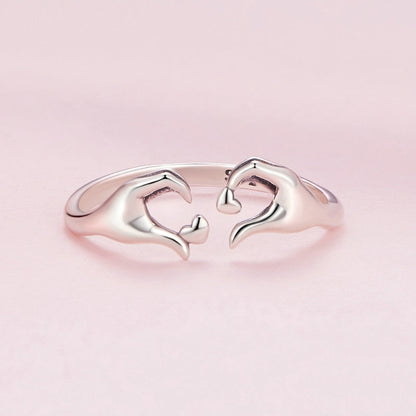 Anello mani che formano cuore