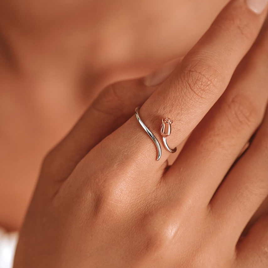 Set Rosa Dorata <titolo_esteso><span>Argento 925 set con catenina ed anello con rosa e petali placcati in oro rosa</span></titolo_esteso> - immagine 3